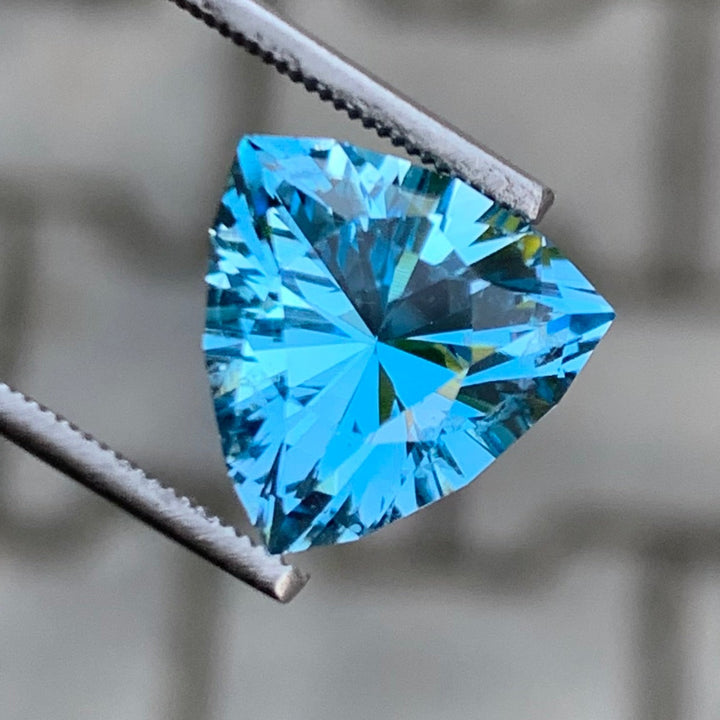 6.85 Carats Faceted Semi-Precious Blue Topaz Trillion Cut