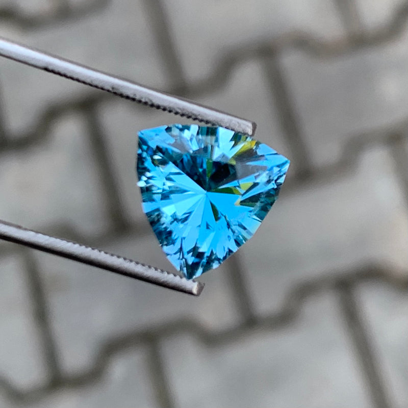 6.85 Carats Faceted Semi-Precious Blue Topaz Trillion Cut