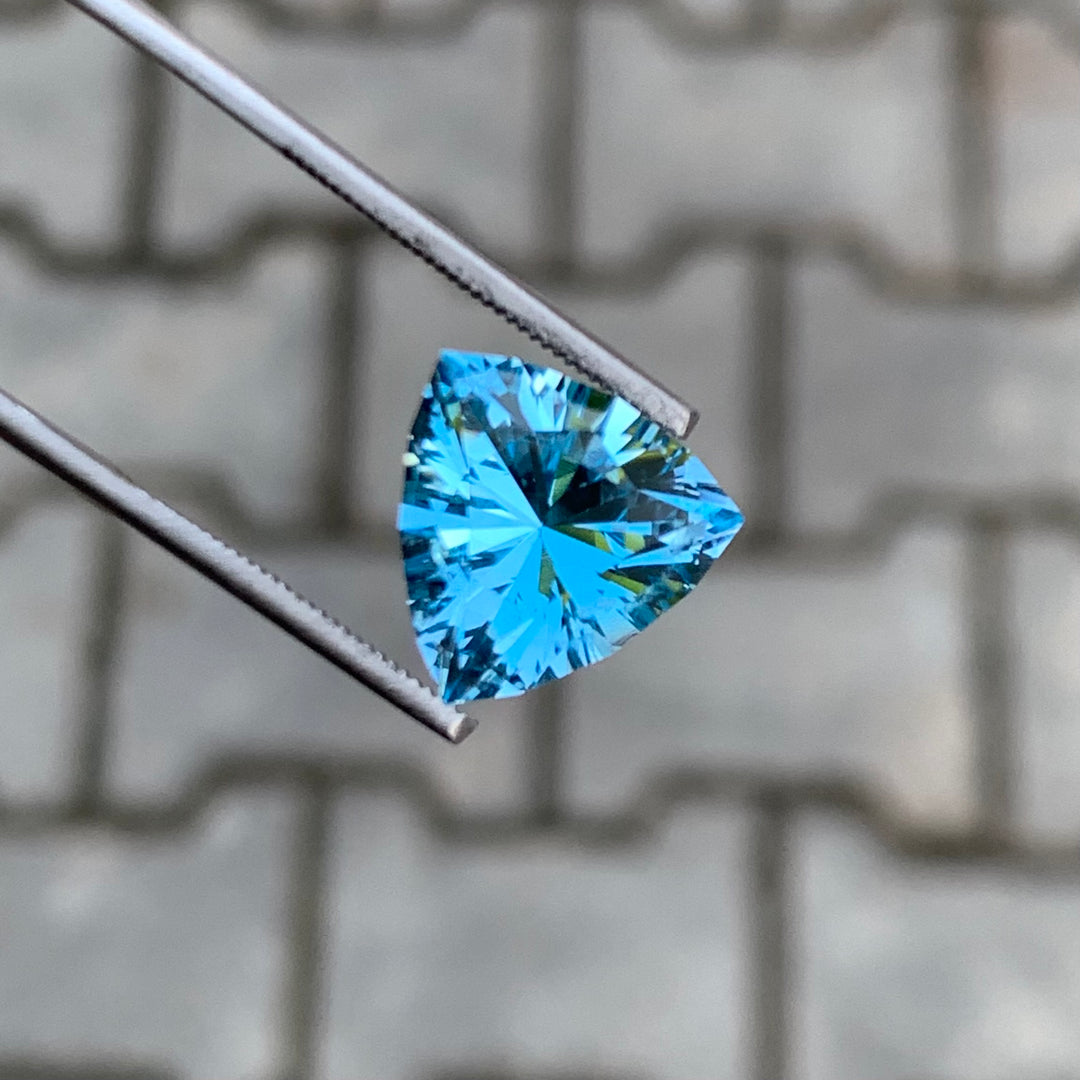 6.85 Carats Faceted Semi-Precious Blue Topaz Trillion Cut