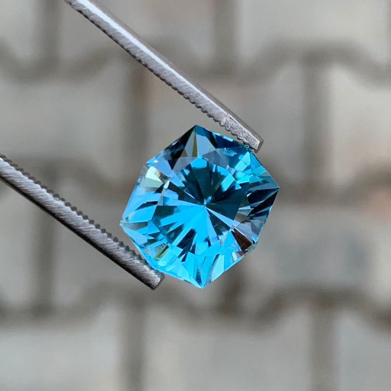 5.70 Carats Faceted Semi-Precious Blue Topaz Gemstone