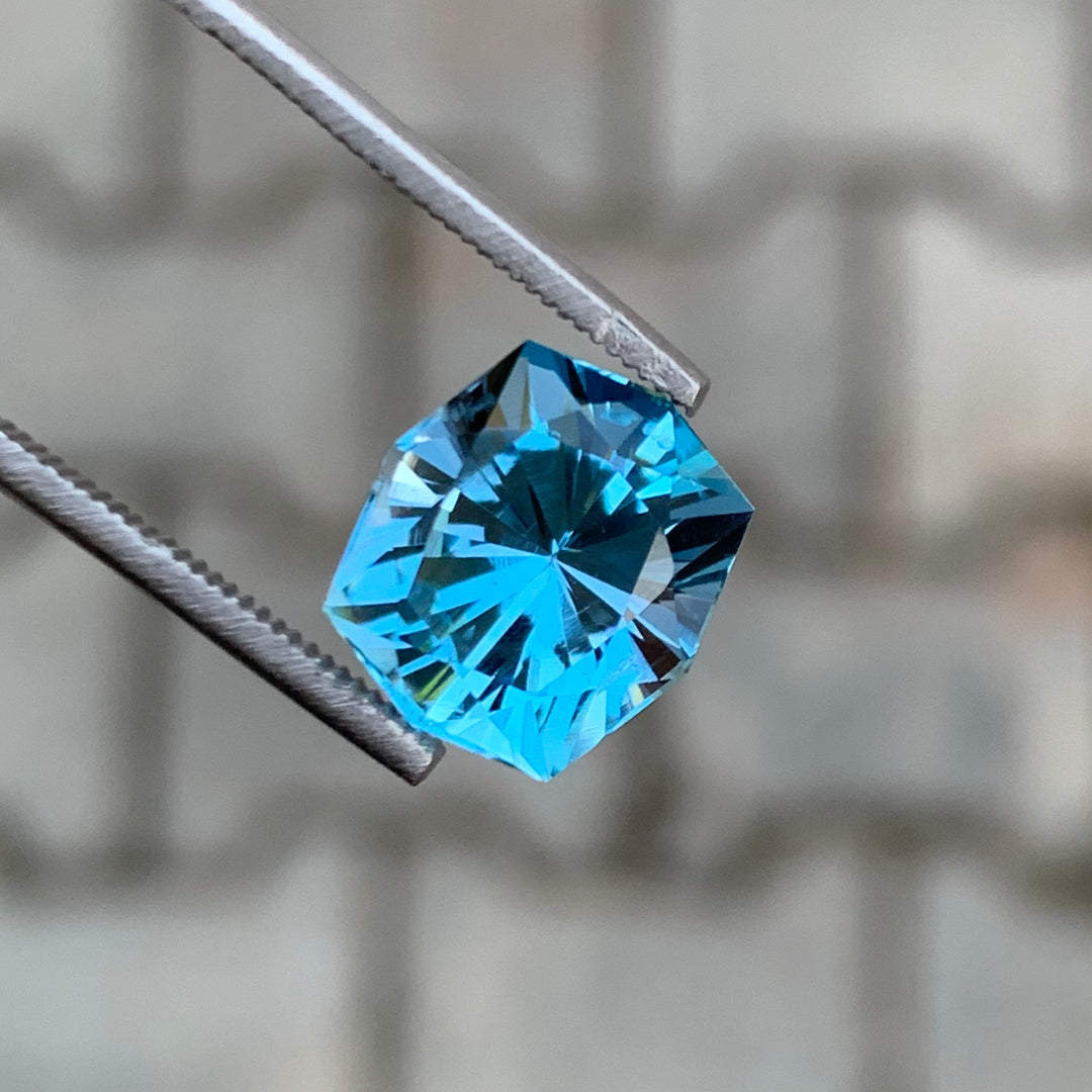 5.70 Carats Faceted Semi-Precious Blue Topaz Gemstone