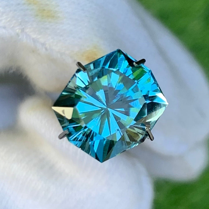 5.70 Carats Faceted Semi-Precious Blue Topaz Gemstone