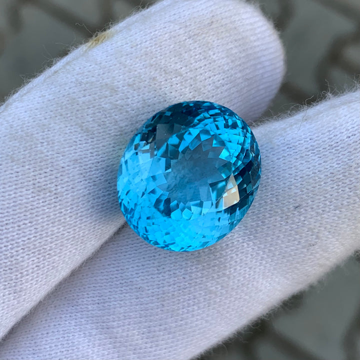 33 Carats Faceted Semi-Precious Blue Topaz Gemstone