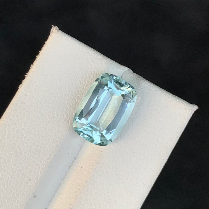 5.75 Carats Faceted Aquamarine For Sale