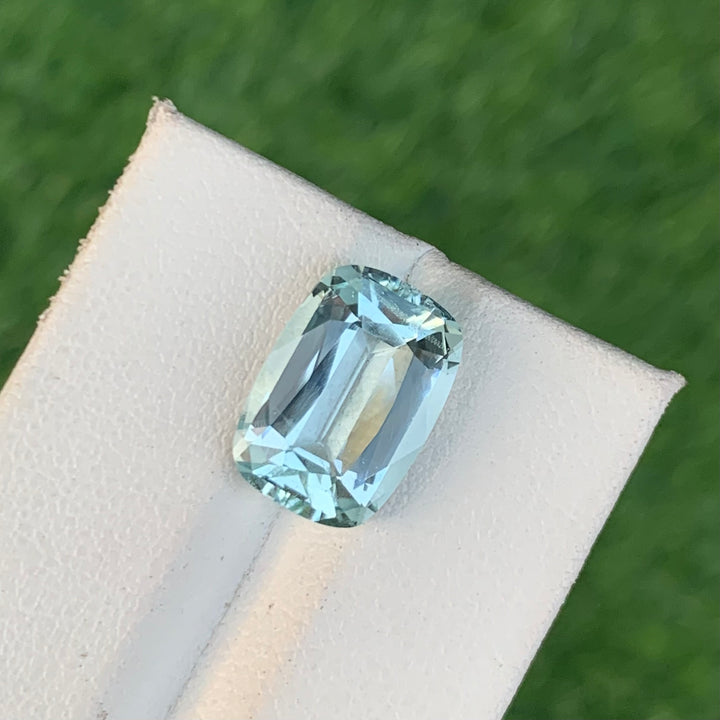 5.75 Carats Faceted Aquamarine For Sale