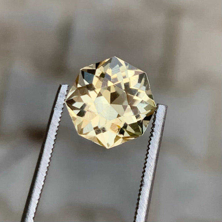 3.70 Carats Faceted Semi-Precious Bright Citrine