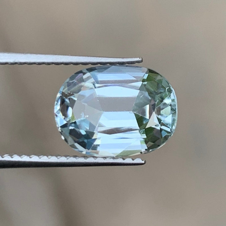 2.90 Carats Faceted Semi-Precious Aquamarine