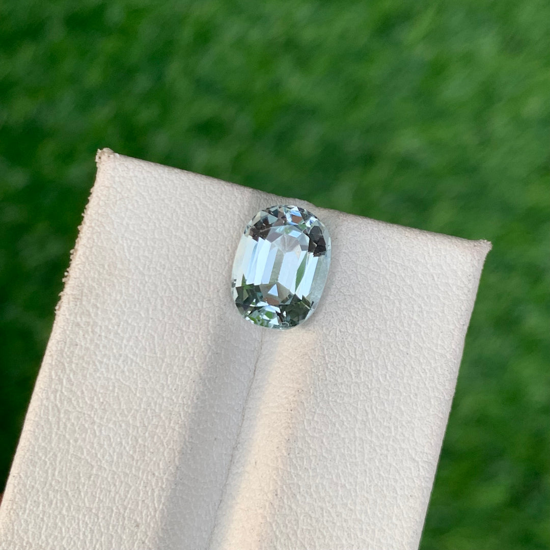 2.90 Carats Faceted Semi-Precious Aquamarine