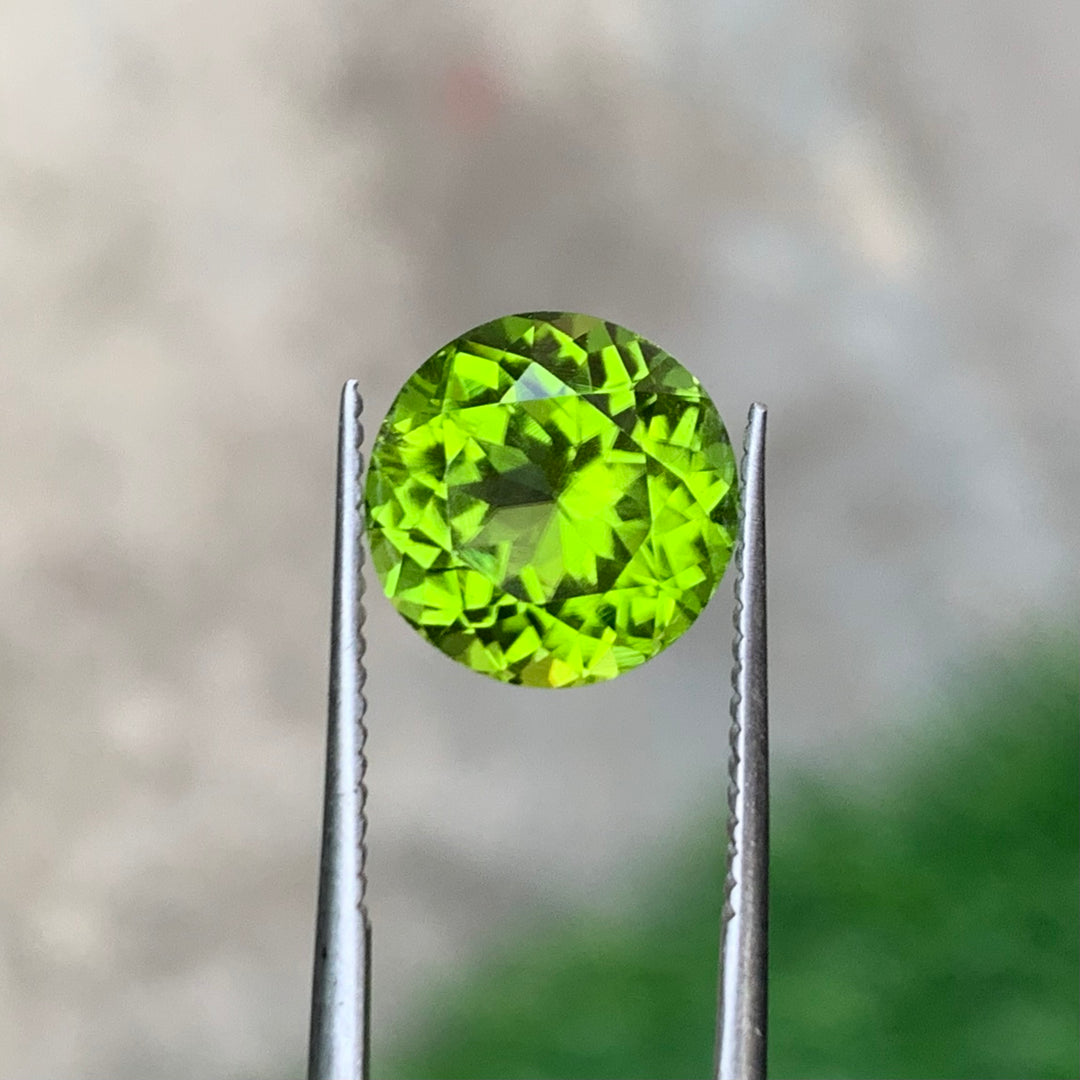 4.25 Carats Faceted Semi-Precious Rounded Peridot