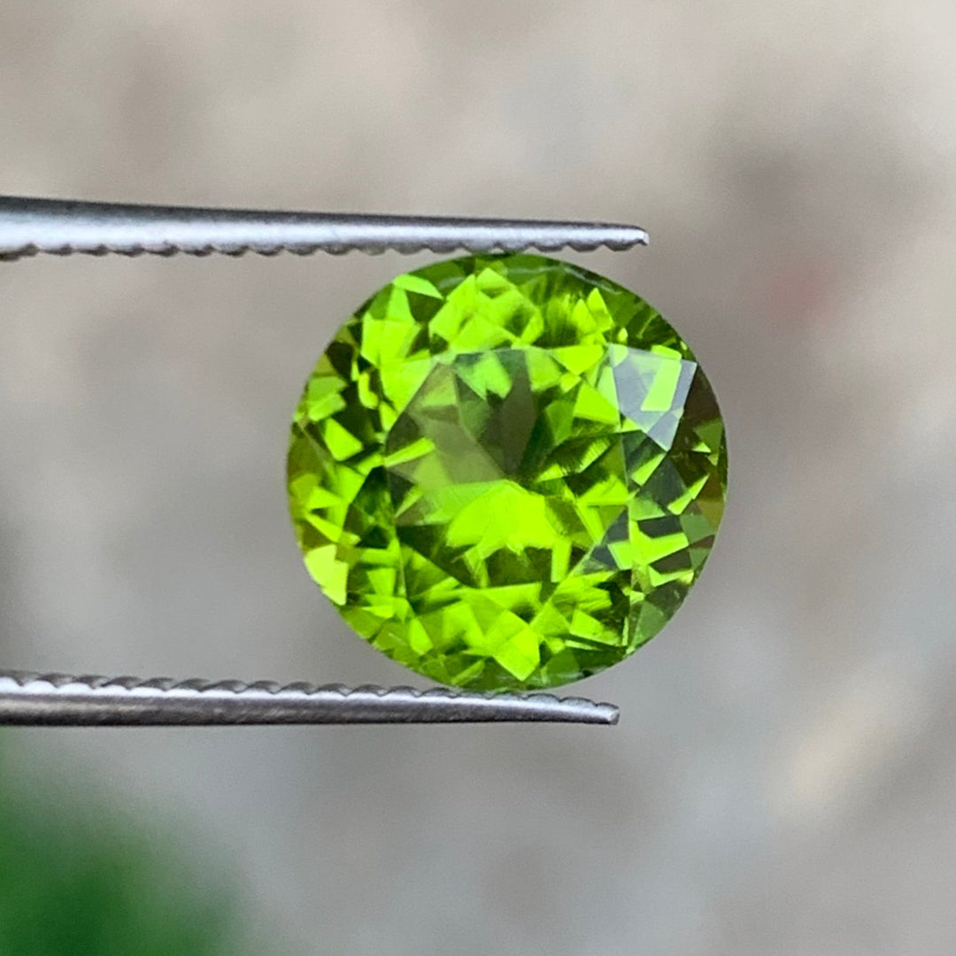 4.25 Carats Faceted Semi-Precious Rounded Peridot