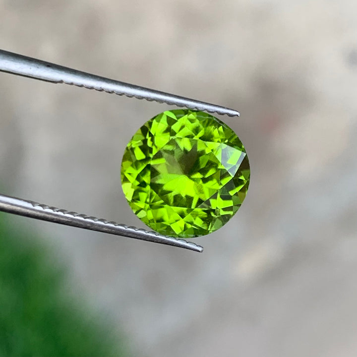 4.25 Carats Faceted Semi-Precious Rounded Peridot