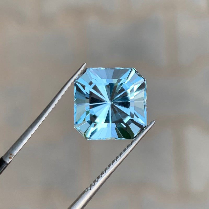7.55 Carats Faceted Sky Blue Topaz Semi-Precious Gemstone