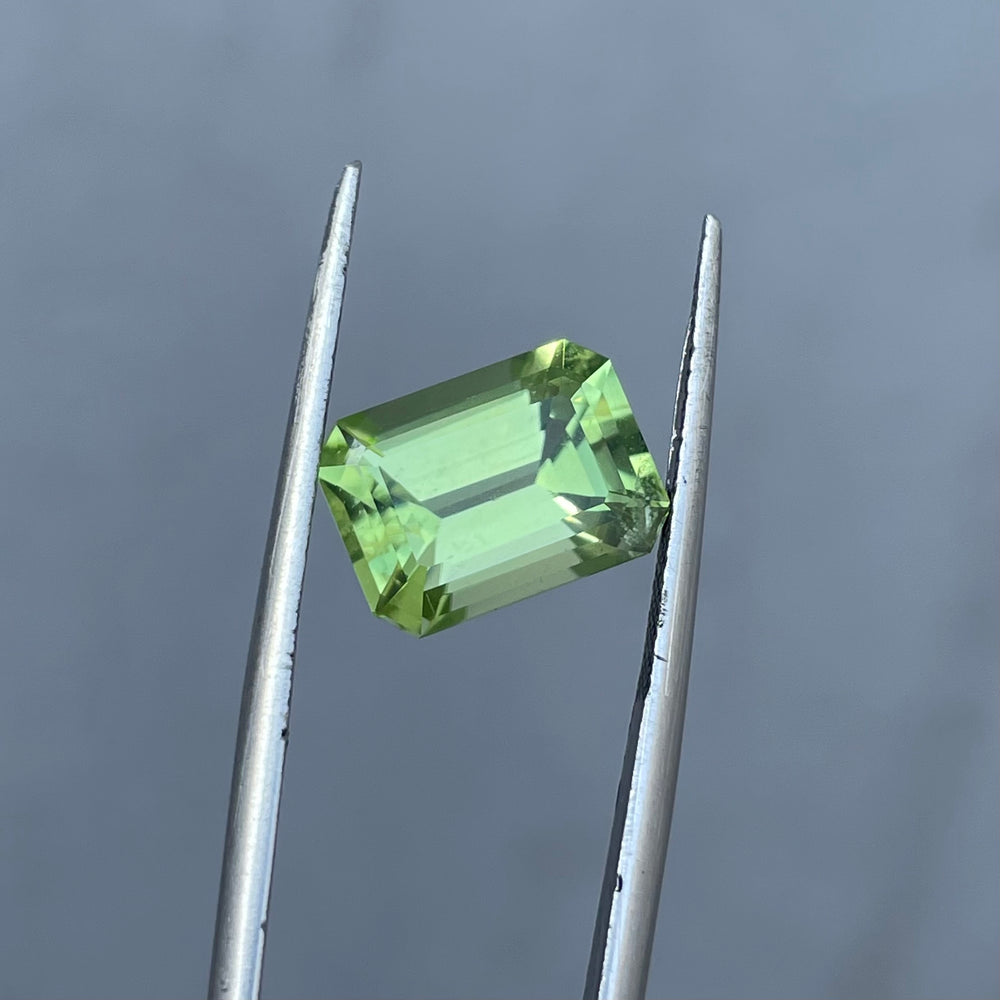 4.45 Carats Faceted Peridot - Noble Gemstones®