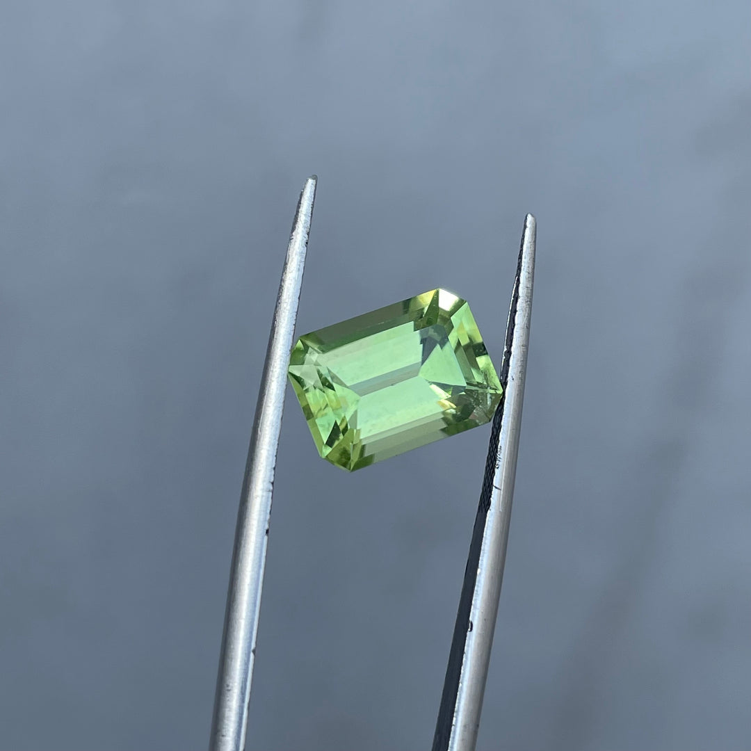 4.45 Carats Faceted Peridot - Noble Gemstones®