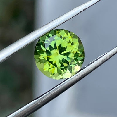 2.10 Carats Faceted Peridot - Noble Gemstones®