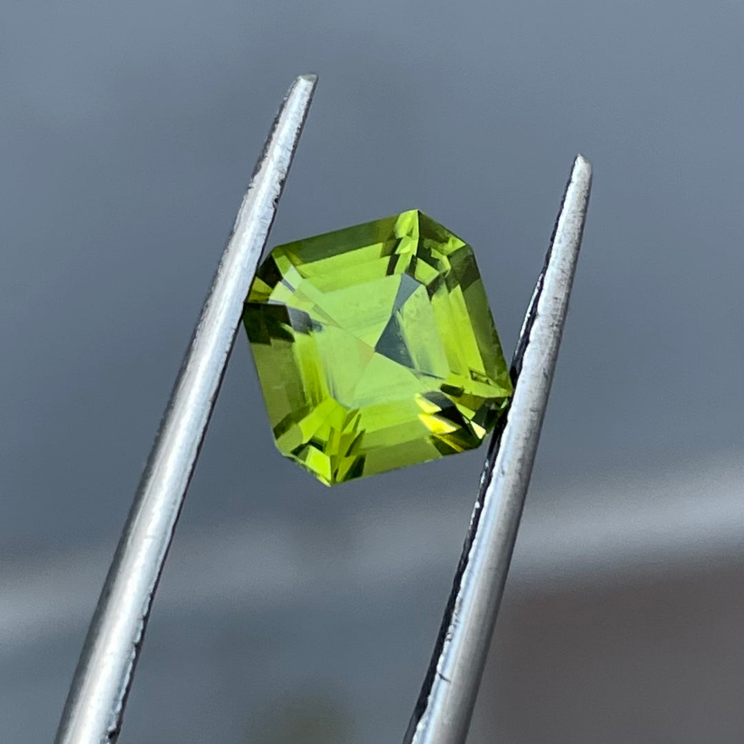 1.80 Carats Faceted Peridot - Noble Gemstones®