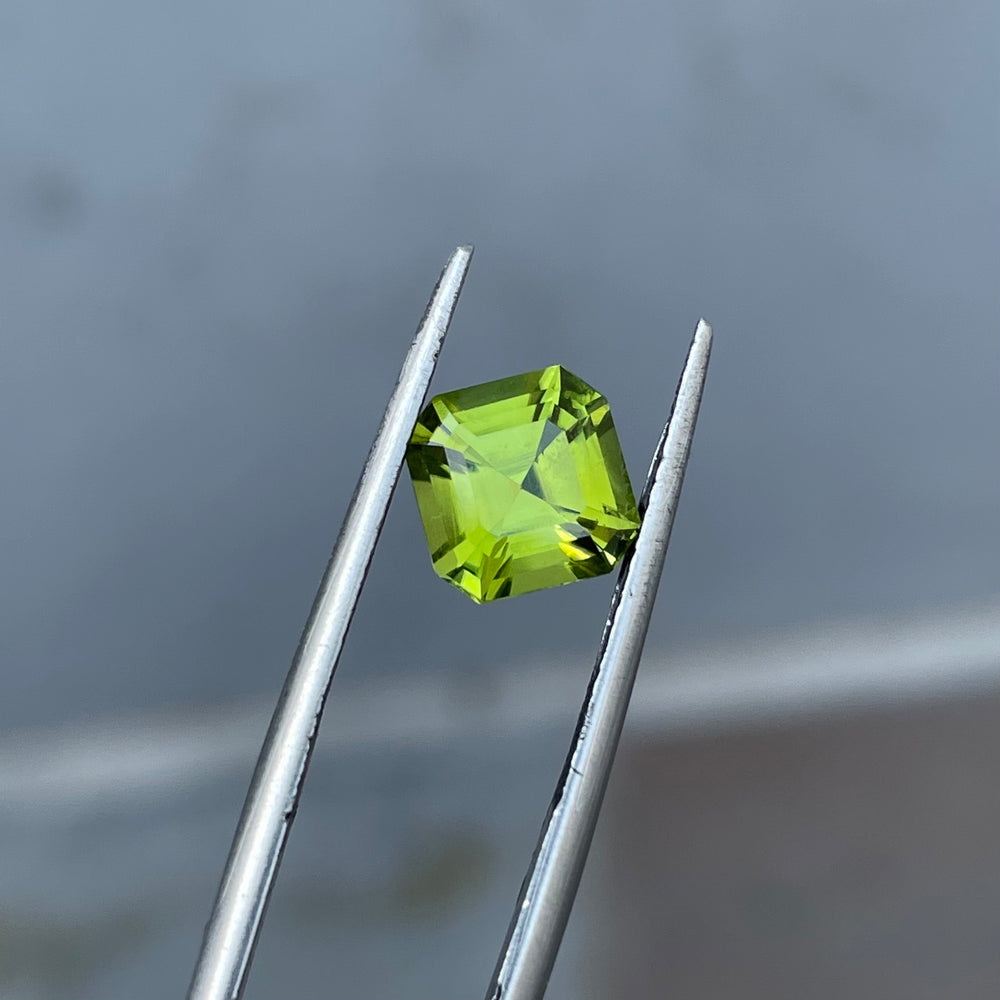 1.80 Carats Faceted Peridot - Noble Gemstones®