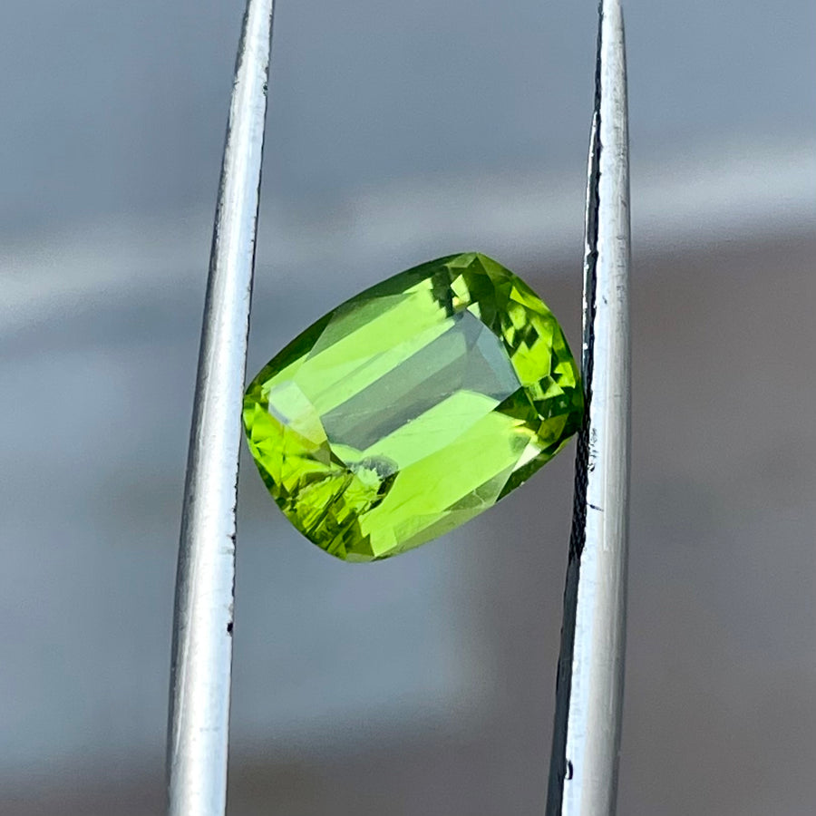 2.85 Carats Faceted Peridot - Noble Gemstones®