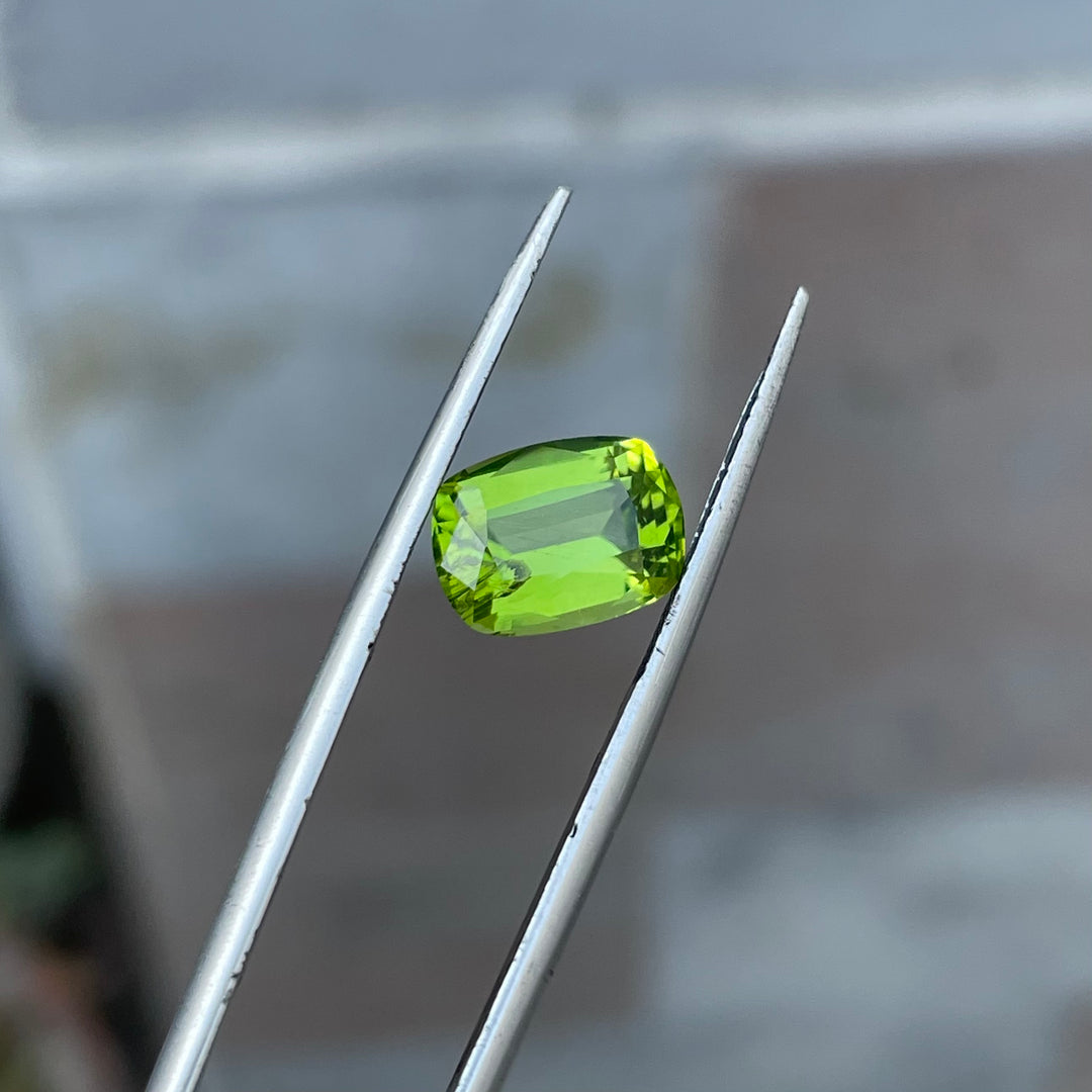 2.85 Carats Faceted Peridot - Noble Gemstones®