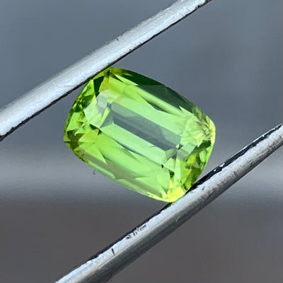 2 Carats Faceted Peridot - Noble Gemstones®
