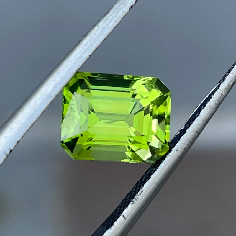 2.25 Carats Faceted Peridot - Noble Gemstones®
