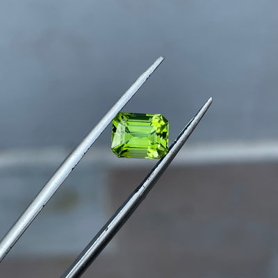2.25 Carats Faceted Peridot - Noble Gemstones®