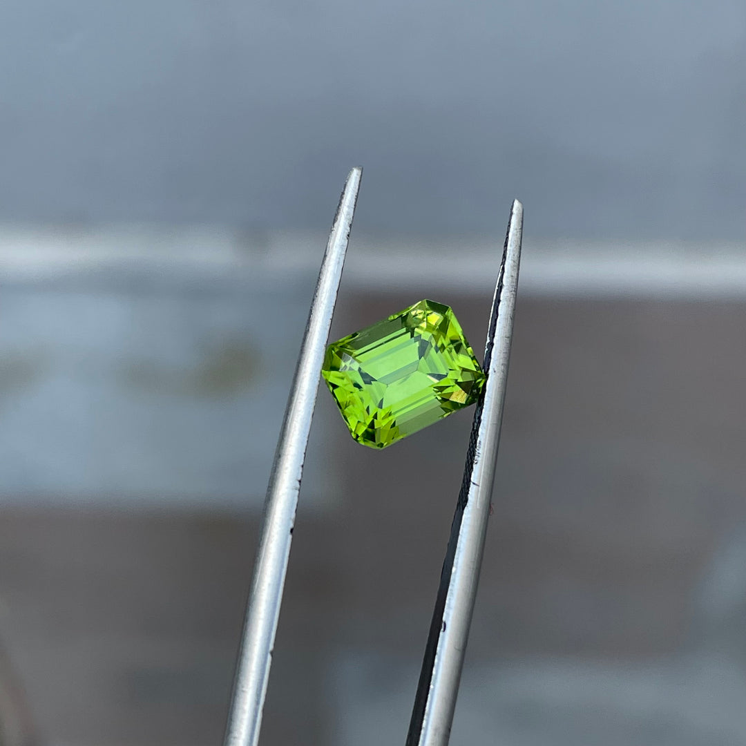 2.25 Carats Faceted Peridot - Noble Gemstones®