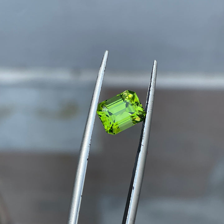 2.25 Carats Faceted Peridot - Noble Gemstones®