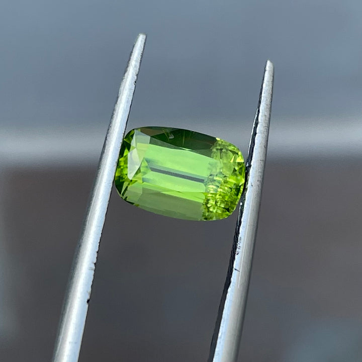 2.35 Carats Faceted Peridot - Noble Gemstones®