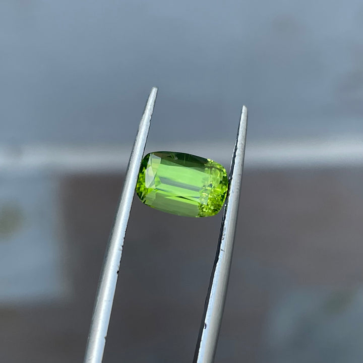 2.35 Carats Faceted Peridot - Noble Gemstones®