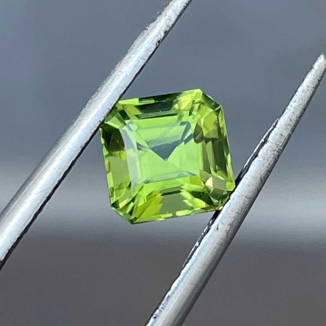 1.40 Carats Faceted Peridot - Noble Gemstones®