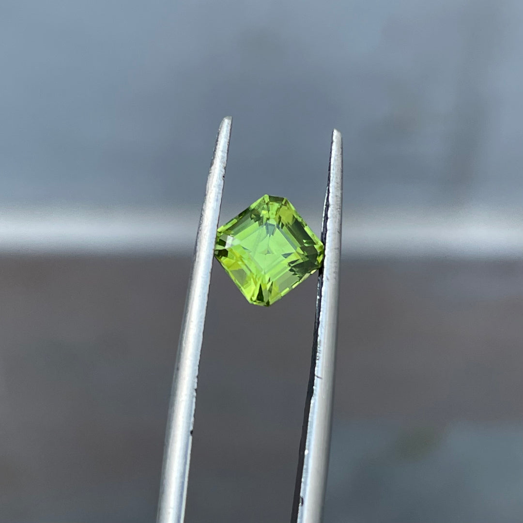 1.40 Carats Faceted Peridot - Noble Gemstones®