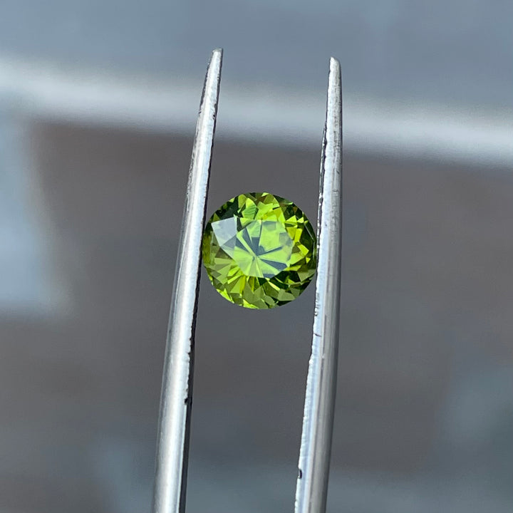 1.35 Carats Faceted Peridot - Noble Gemstones®