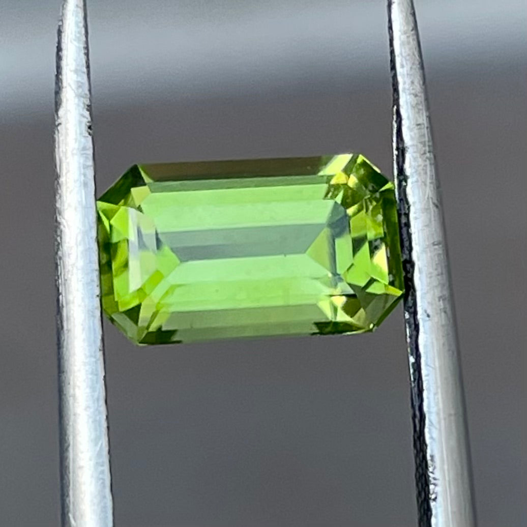 1.40 Carats Faceted Peridot - Noble Gemstones®