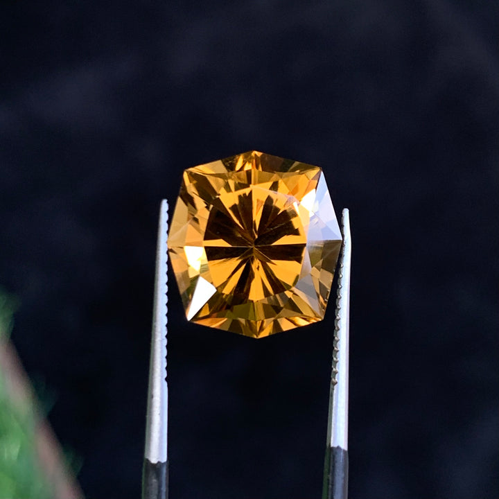 9.5 Carats Faceted Semi-Precious Golden Citrine