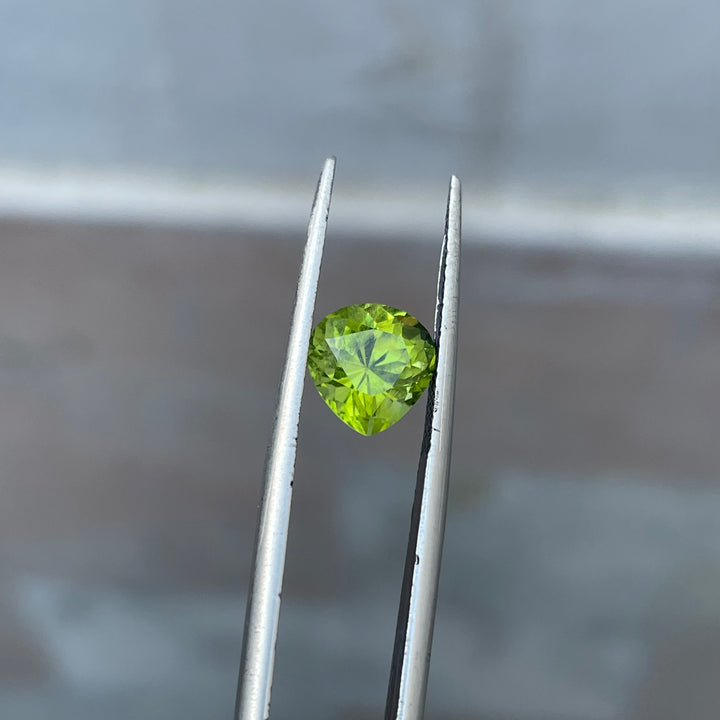 2 Carats Faceted Peridot - Noble Gemstones®