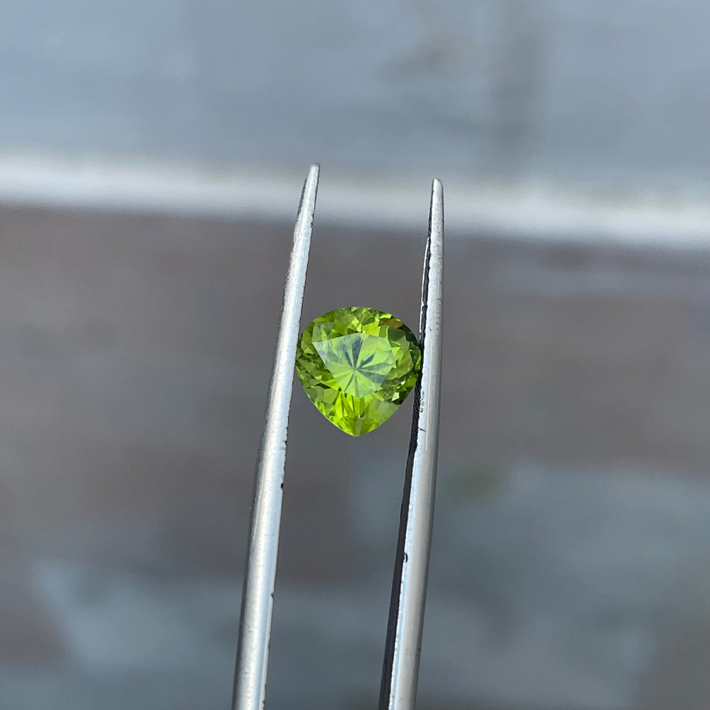 2 Carats Faceted Peridot - Noble Gemstones®