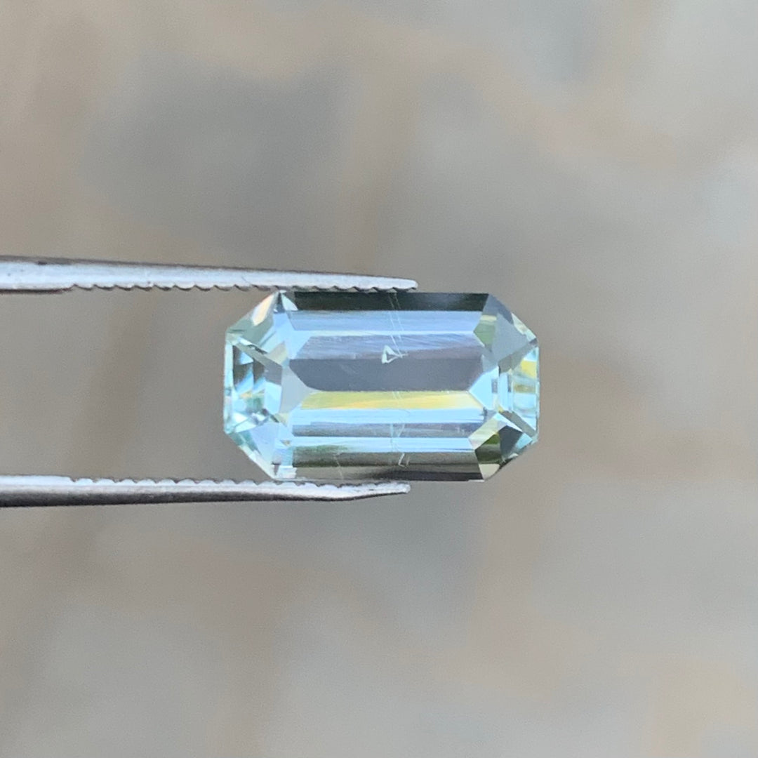 3.70 Carats Faceted Semi-Precious Aquamarine Stone