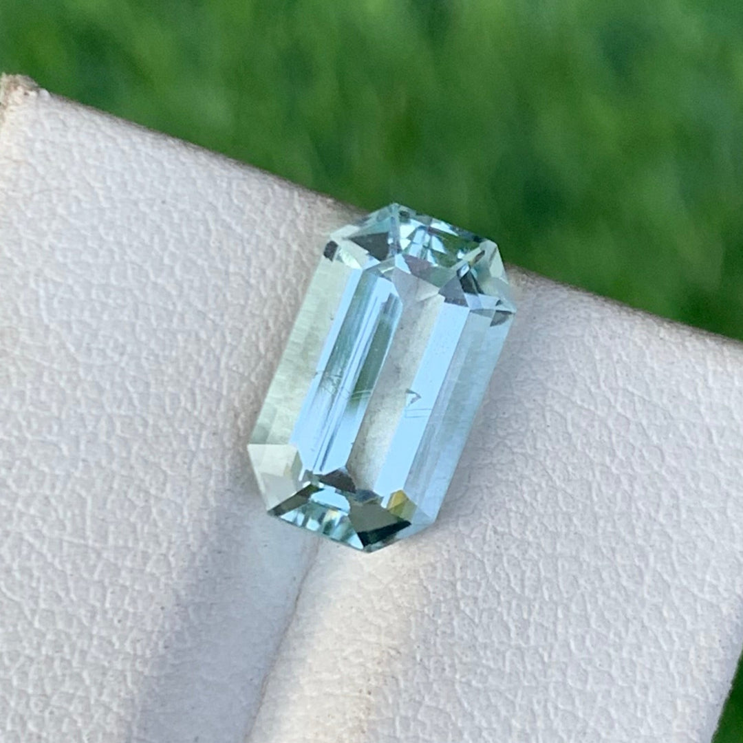 3.70 Carats Faceted Semi-Precious Aquamarine Stone