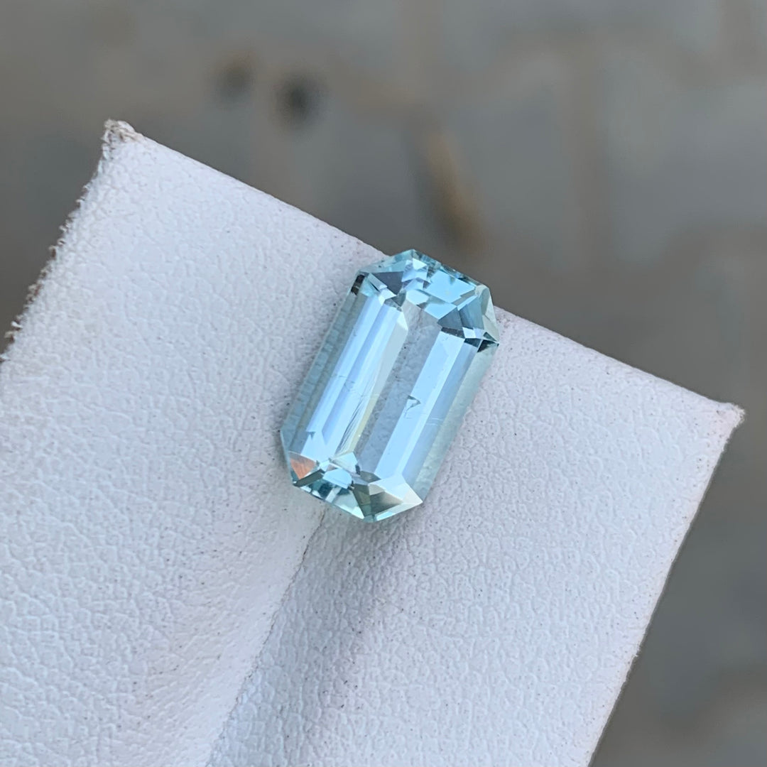 3.70 Carats Faceted Semi-Precious Aquamarine Stone