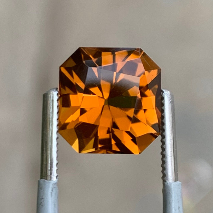 4.90 Carats Faceted Semi-Precious Golden Citrine