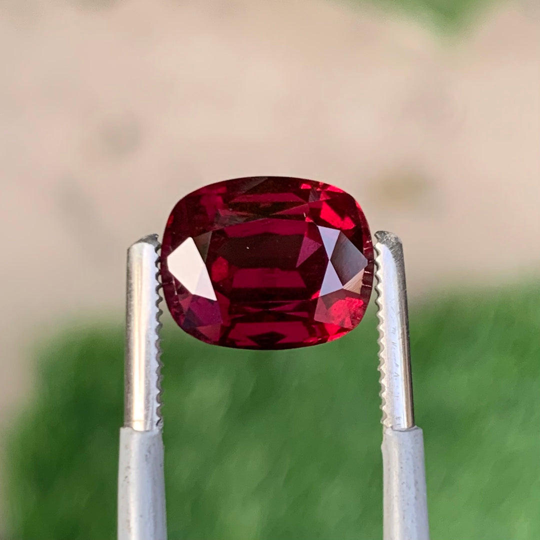 4.50 Carats Faceted Semi-Precious Rhodolite Garnet Stone