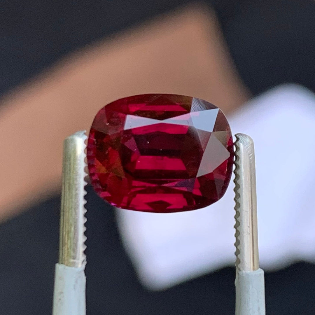 4.50 Carats Faceted Semi-Precious Rhodolite Garnet Stone